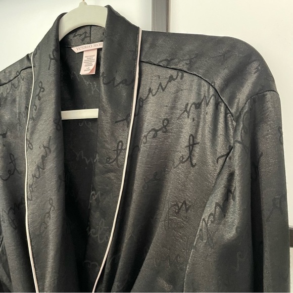 𝅺Victoria Secret Black Satin Robe with Ballet Pink Trim Women’s Lingerie - Picture 6 of 16